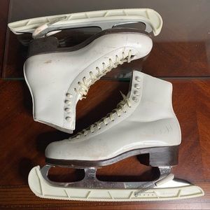 Kids’ Vintage Riedell Ice Skates